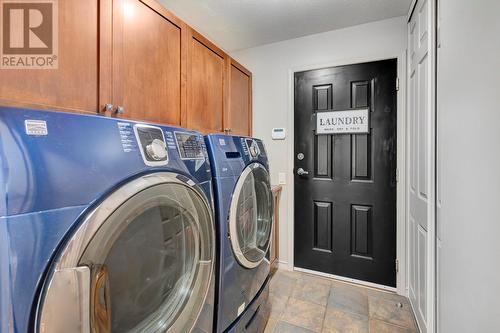 2396 Selkirk Drive, Kelowna, BC - Indoor Photo Showing Laundry Room