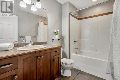 2396 Selkirk Drive, Kelowna, BC - Indoor Photo Showing Bathroom