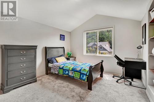 2396 Selkirk Drive, Kelowna, BC - Indoor Photo Showing Bedroom