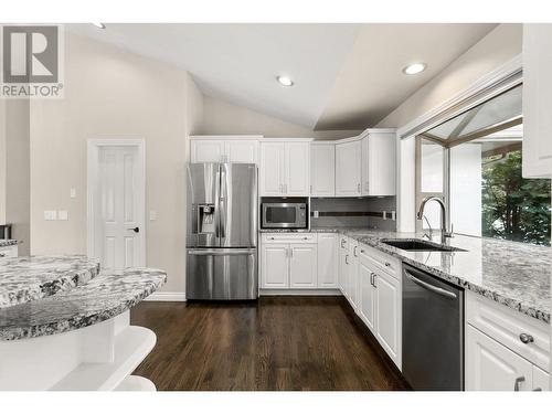 3937 Gallaghers Circle, Kelowna, BC - Indoor Photo Showing Kitchen With Upgraded Kitchen