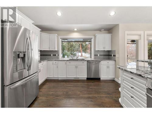 3937 Gallaghers Circle, Kelowna, BC - Indoor Photo Showing Kitchen With Upgraded Kitchen