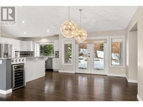 3937 Gallaghers Circle, Kelowna, BC - Indoor Photo Showing Kitchen