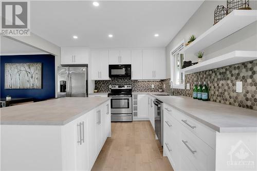 10 Henry Goulburn Way, Stittsville, ON - Indoor Photo Showing Kitchen With Upgraded Kitchen