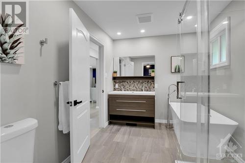 10 Henry Goulburn Way, Stittsville, ON - Indoor Photo Showing Bathroom