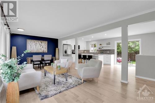 10 Henry Goulburn Way, Stittsville, ON - Indoor Photo Showing Living Room