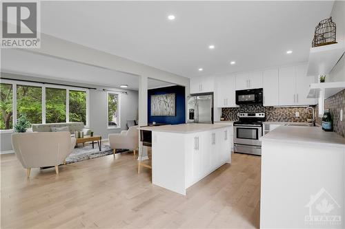 10 Henry Goulburn Way, Stittsville, ON - Indoor Photo Showing Kitchen With Upgraded Kitchen