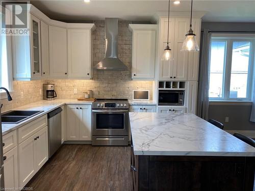 63 Chestnut Hill Crescent, Tara, ON - Indoor Photo Showing Kitchen With Stainless Steel Kitchen With Double Sink With Upgraded Kitchen