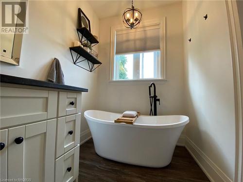 63 Chestnut Hill Crescent, Tara, ON - Indoor Photo Showing Bathroom