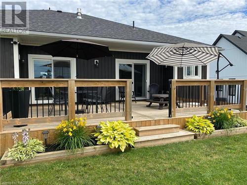 63 Chestnut Hill Crescent, Tara, ON - Outdoor With Deck Patio Veranda