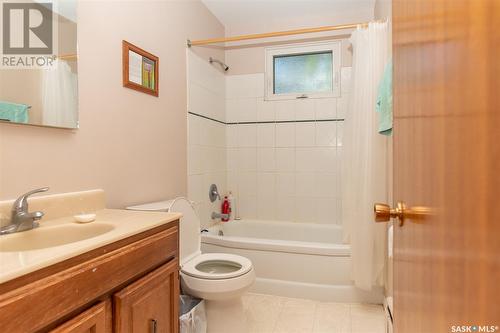 6 4 Neill Place, Regina, SK - Indoor Photo Showing Bathroom