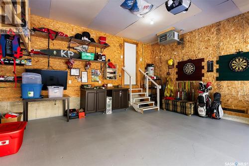8613 Sherwood Drive, Regina, SK - Indoor Photo Showing Garage