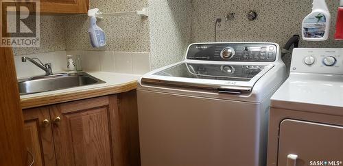 5052 7Th Street, Rosthern, SK - Indoor Photo Showing Laundry Room