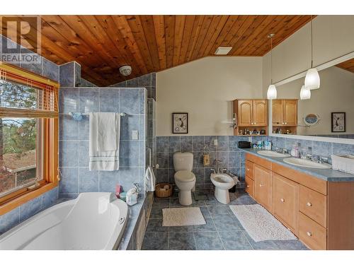 362 Uplands Drive, Kelowna, BC - Indoor Photo Showing Bathroom