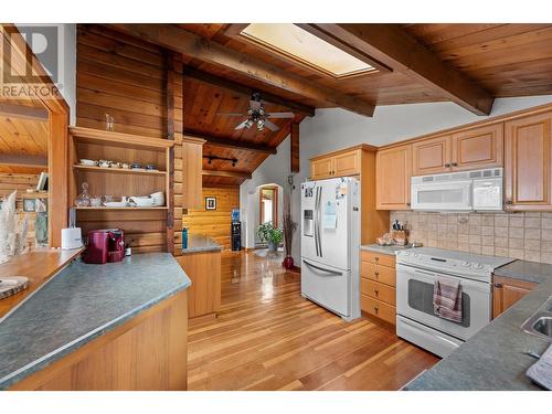 362 Uplands Drive, Kelowna, BC - Indoor Photo Showing Kitchen