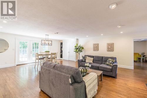 13 Summit Ave, Sault Ste. Marie, ON - Indoor Photo Showing Living Room