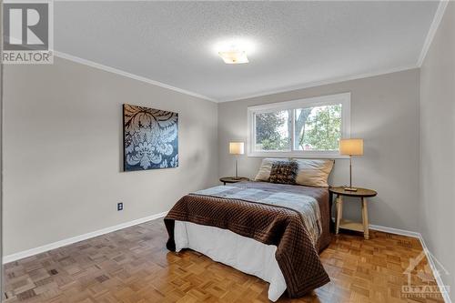 1999 Woodglen Crescent, Ottawa, ON - Indoor Photo Showing Bedroom