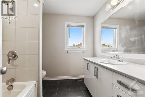 Full bath on Upper level - 273 Enclave Walk, Ottawa, ON - Indoor Photo Showing Bathroom