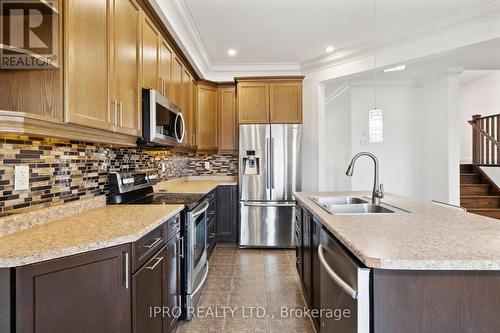 12 Bankfield Crescent, Hamilton, ON - Indoor Photo Showing Kitchen With Double Sink With Upgraded Kitchen