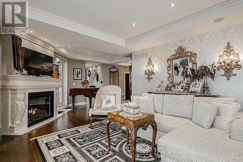 5W - 174 Mountain Park Avenue, Hamilton, ON - Indoor Photo Showing Living Room With Fireplace