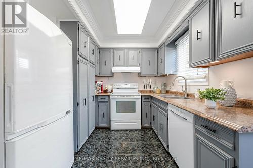 78 Elderwood Place, Brampton, ON - Indoor Photo Showing Kitchen With Double Sink