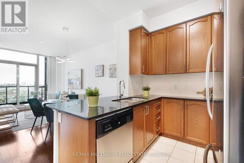 2404 - 205 Sherway Gardens Road, Toronto (Islington-City Centre West), ON - Indoor Photo Showing Kitchen