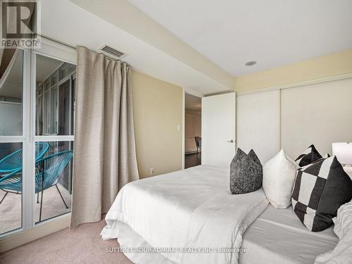 948 - 10 Capreol Court, Toronto, ON - Indoor Photo Showing Bedroom