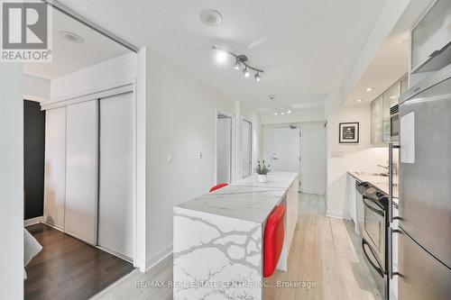 4105 - 25 Telegram Mews, Toronto, ON - Indoor Photo Showing Kitchen