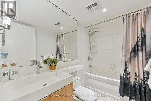 4105 - 25 Telegram Mews, Toronto, ON - Indoor Photo Showing Bathroom