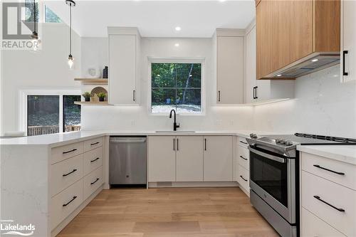 19 Todholm Drive, Port Carling, ON - Indoor Photo Showing Kitchen With Upgraded Kitchen