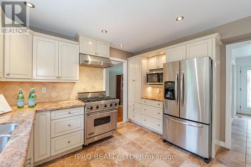 14 Haslemere Avenue, Brampton, ON - Indoor Photo Showing Kitchen With Stainless Steel Kitchen With Upgraded Kitchen