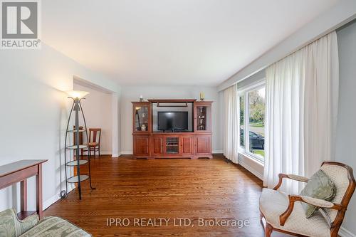 14 Haslemere Avenue, Brampton, ON - Indoor Photo Showing Living Room