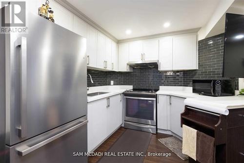 1099 Hedge Drive, Mississauga, ON - Indoor Photo Showing Kitchen