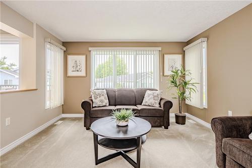 Livingroom - 106 Portrush Court, Freelton, ON - Indoor Photo Showing Living Room