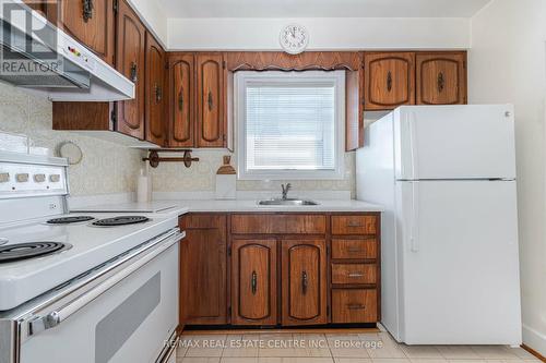 37 Feltham Avenue, Toronto, ON - Indoor Photo Showing Kitchen
