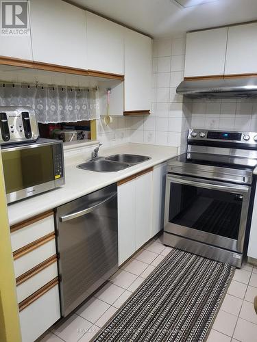 511 - 1470 Midland Avenue, Toronto, ON - Indoor Photo Showing Kitchen With Double Sink