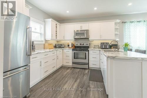 2943 Elgin Road, Thames Centre, ON - Indoor Photo Showing Kitchen With Double Sink
