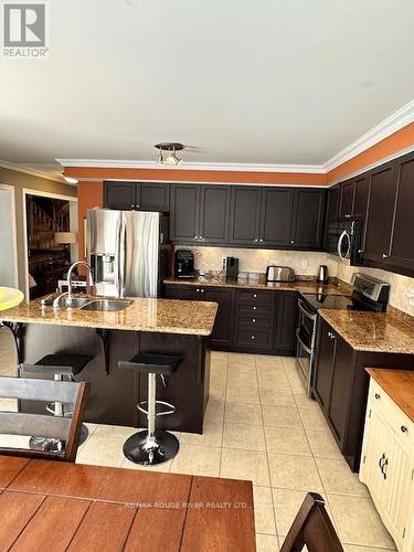 78 Bonathon Crescent, Clarington, ON - Indoor Photo Showing Kitchen With Double Sink With Upgraded Kitchen