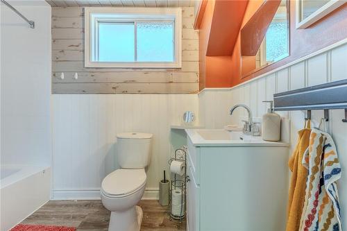 30 Mcghie Street, St. Catharines, ON - Indoor Photo Showing Bathroom