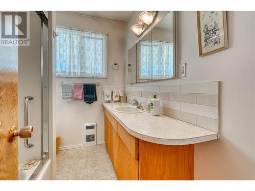6104 Cuthbert Road, Summerland, BC - Indoor Photo Showing Bathroom
