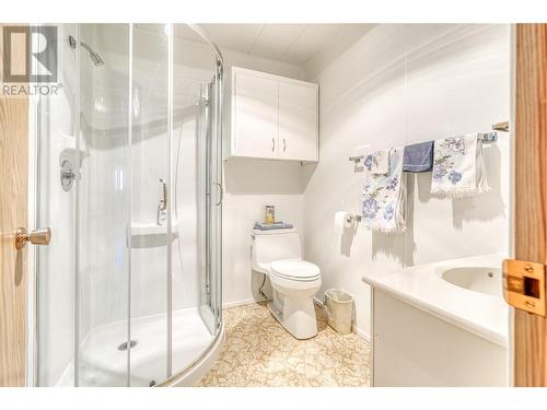 6104 Cuthbert Road, Summerland, BC - Indoor Photo Showing Bathroom