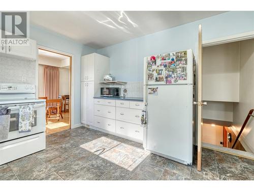 6104 Cuthbert Road, Summerland, BC - Indoor Photo Showing Kitchen