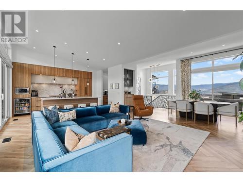 158 Fawn Court, Penticton, BC - Indoor Photo Showing Living Room