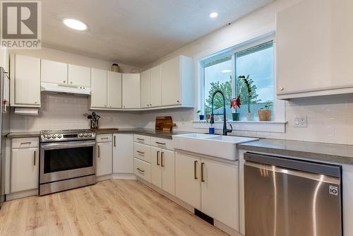 2235 Hayden Drive, Armstrong, BC - Indoor Photo Showing Kitchen