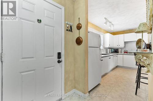 103 - 585 Atherley Road, Orillia, ON - Indoor Photo Showing Kitchen