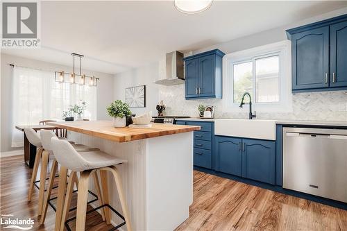 3 Mckay Court, Collingwood, ON - Indoor Photo Showing Kitchen With Upgraded Kitchen