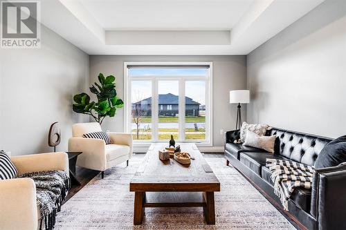 38 Olive Drive, Leamington, ON - Indoor Photo Showing Living Room