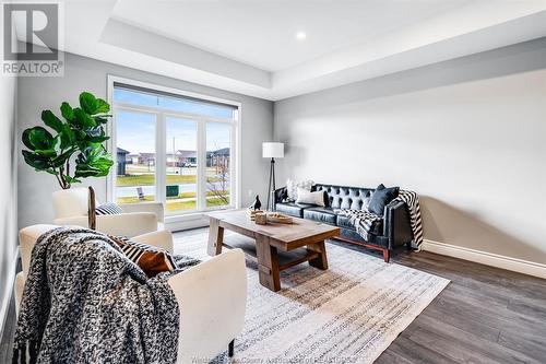 38 Olive Drive, Leamington, ON - Indoor Photo Showing Living Room