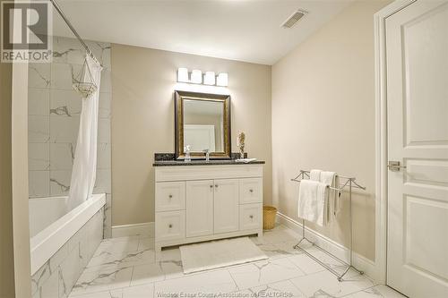 21 Lukas, Kingsville, ON - Indoor Photo Showing Bathroom
