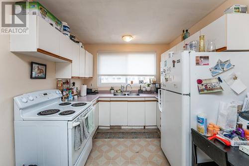 1724 Yew Street, Prince George, BC - Indoor Photo Showing Kitchen With Double Sink