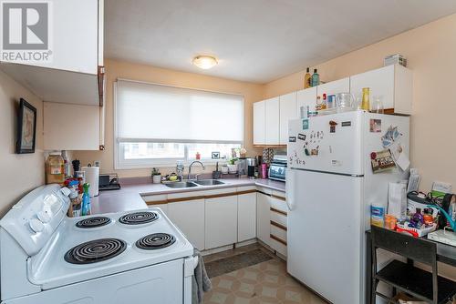 1724 Yew Street, Prince George, BC - Indoor Photo Showing Kitchen With Double Sink